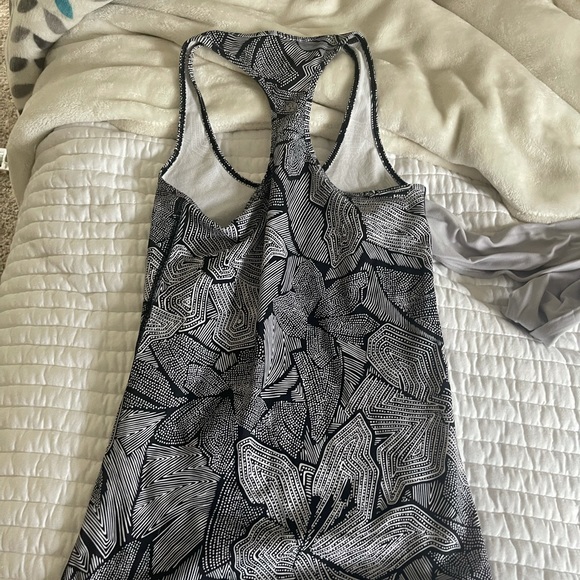 lulu racerback tank - Picture 3 of 3
